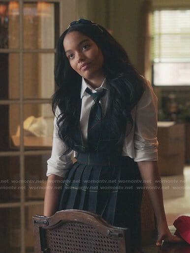 Zoya’s green plaid pinafore dress on Gossip Girl