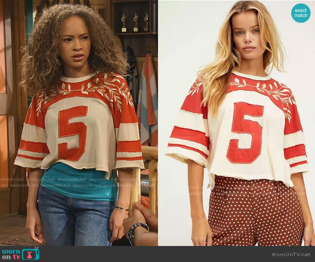 Free People High Five T-Shirt worn by Ava (Shelby Simmons) on Bunkd