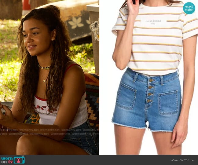 Roxy The Sun Shines Denim Shorts worn by Kiara Carrera (Madison Bailey) on Outer Banks