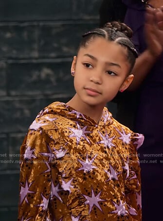 Ami’s star print velour hoodie and pants on Family Reunion