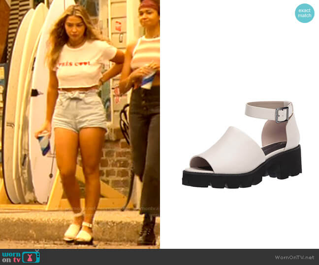 BC Footwear United Sandal in Off White worn by Sarah Cameron (Madelyn Cline) on Outer Banks