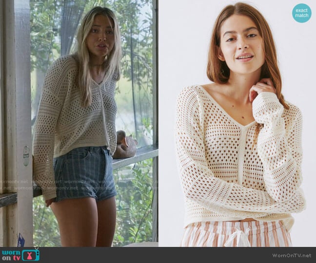 Billabong Good Times Sweater worn by Sarah Cameron (Madelyn Cline) on Outer Banks