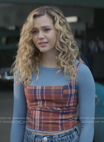 Courtney’s plaid top and denim jeans on Stargirl