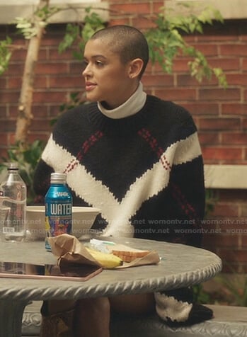 Julien’s black argyle sweater on Gossip Girl