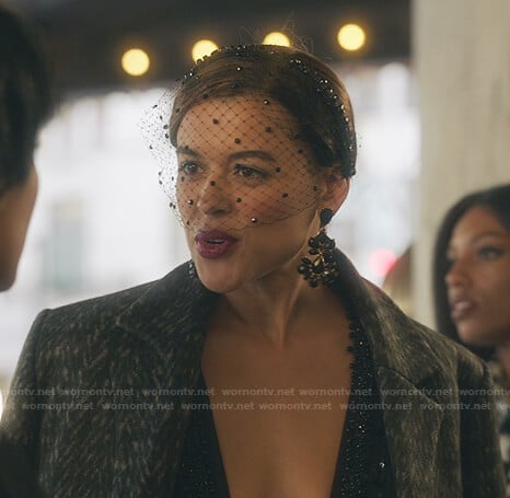 Julien’s grey herringbone coat and earrings on Gossip Girl
