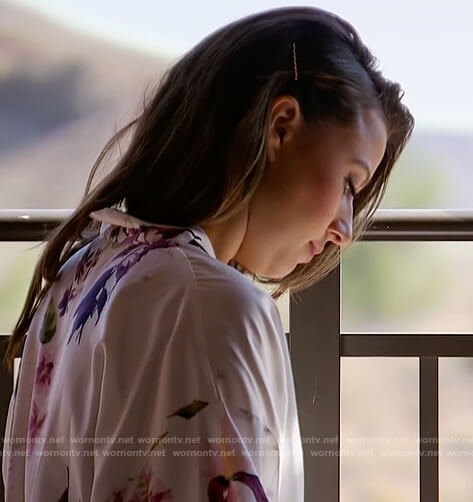 Katie’s white floral print robe on The Bachelorette