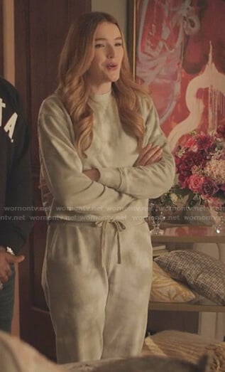 Kirby’s green tie dye sweatshirt and sweatpants on Dynasty