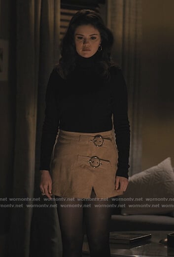 Mabel’s beige buckle detail skirt on Only Murders in the Building
