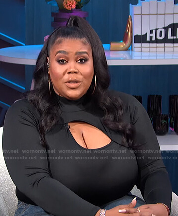 Nina’s black cutout top on E! News Nightly Pop