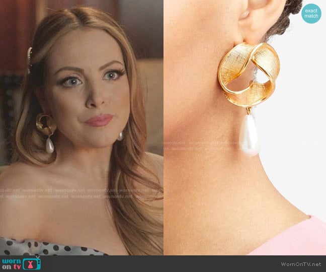 Oscar de la Renta Twisted Drop Pearl Earrings worn by Fallon Carrington (Elizabeth Gillies) on Dynasty