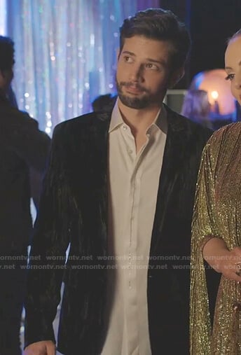 Sam’s black velvet blazer on Dynasty