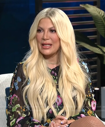 Tori Spelling’s black floral dress on E! News Daily Pop