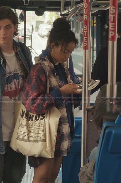 Zoya’s plaid oversized shirt on Gossip Girl