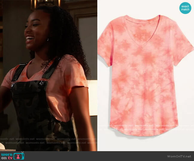 Old Navy EveryWear Print T-shirt in coral tie dye worn by Trina (Sydney Mikayla) on General Hospital