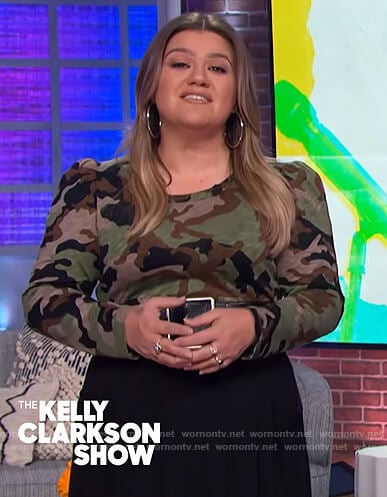 Kelly’s long sleeve camo tee on The Kelly Clarkson Show