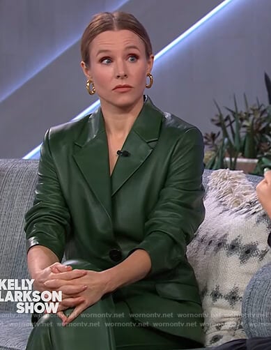 Kristen Bell’s green leather jacket and pants on The Kelly Clarkson Show