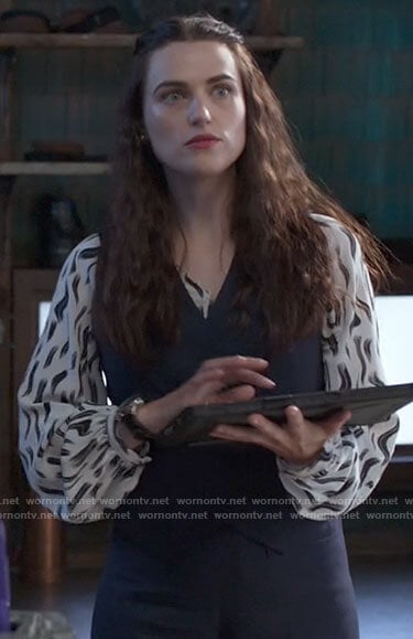 Lena’s white brushstroke print blouse on Supergirl