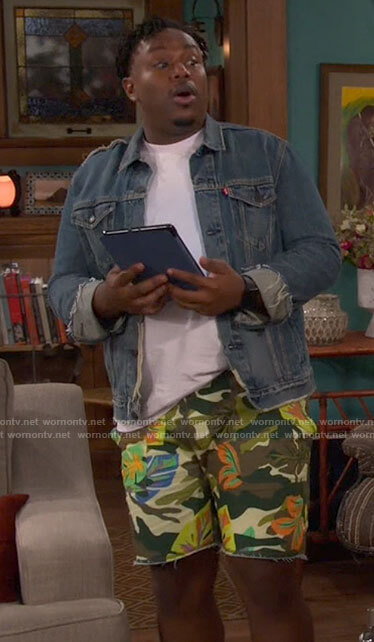 Marty’s leaf and camo print shorts on The Neighborhood