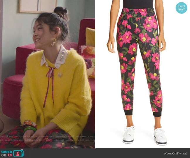 Alice + Olivia Ramora Floral Joggers worn by Claudia Kishi (Momona Tamada) on The Baby-Sitters Club
