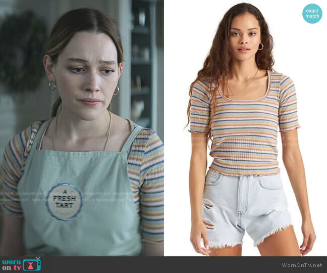 Billabong Halfway There Top worn by Love Quinn (Victoria Pedretti) on You