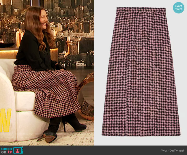 Gucci Houndstooth wool pleated skirt worn by Drew Barrymore on The Drew Barrymore Show