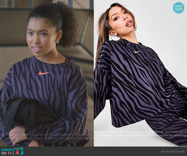 Nike NSW Icon Clash Fleece Sweatshirt worn by Jessi Ramsey (Anais Lee) on The Baby-Sitters Club