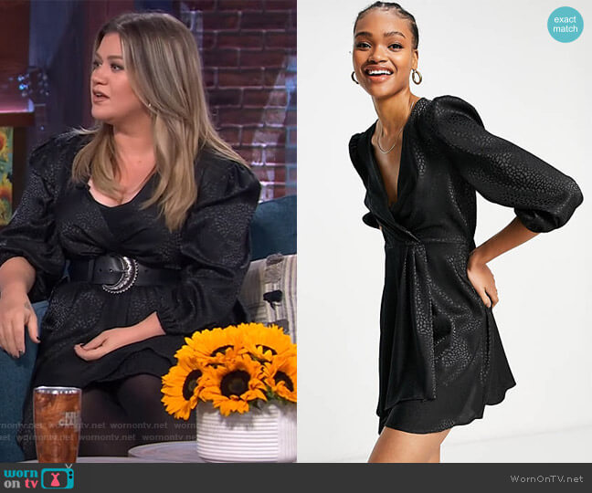 River Island Wrap Mini Dress in black worn by Kelly Clarkson on The Kelly Clarkson Show