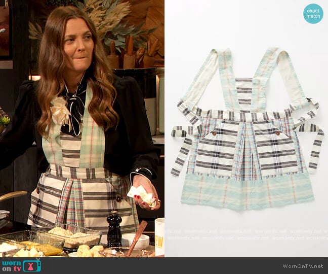 Anthropologie Kelby Mixed Plaid Apron worn by Drew Barrymore on The Drew Barrymore Show