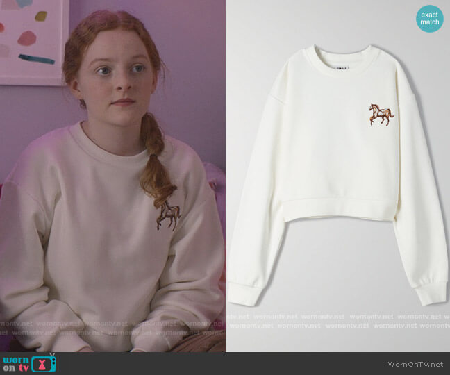 Aritzia Elle Sweater worn by Mallory Pike (Vivian Watson) on The Baby-Sitters Club
