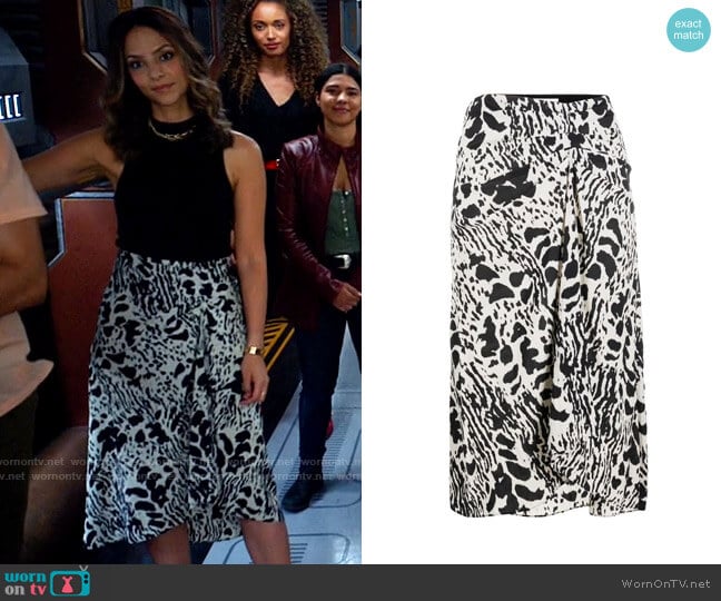 ba&sh Printed Opera Skirt worn by Zari Tomaz (Tala Ashe) on Legends of Tomorrow