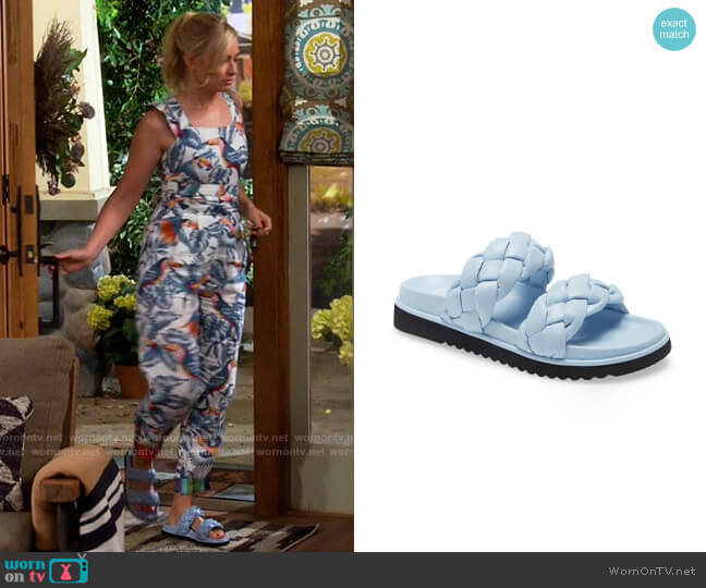 BP Urma Slide worn by Gemma (Beth Behrs) on The Neighborhood