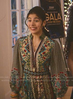 Dawn’s floral embroidered dress on The Baby-Sitters Club