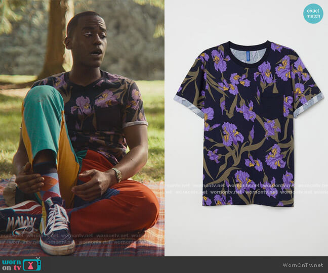 H&M Floral Tee with Pocket worn by Eric Effiong (Ncuti Gatwa) on Sex Education