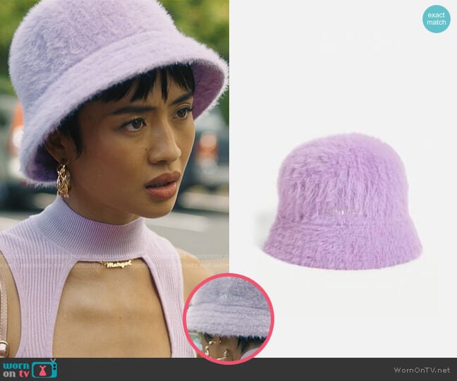 iets frans Fluffy Bucket Hat worn by Margot (Brianne Tju) on I Know What You Did Last Summer