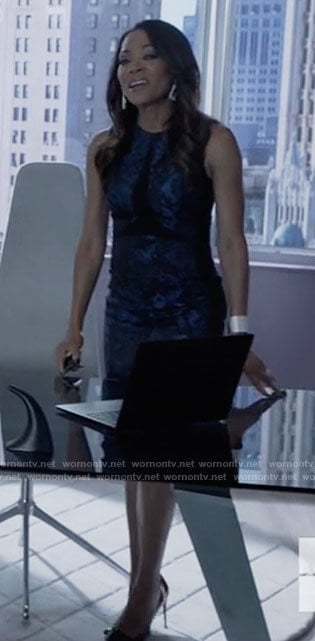 Jada’s blue printed sheath dress on Batwoman