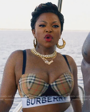 Jill’s plaid Burberry bra on Queens
