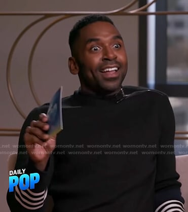 Justin’s black zip-shoulder sweater on E! News Daily Pop