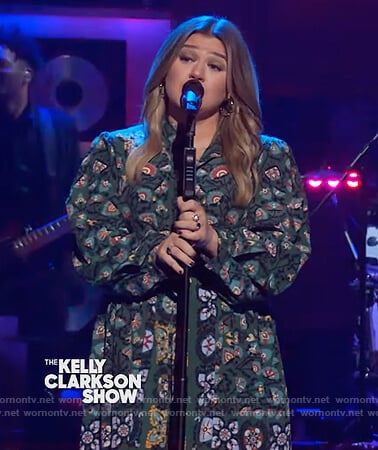 Kelly’s green floral print shirt dress on The Kelly Clarkson Show