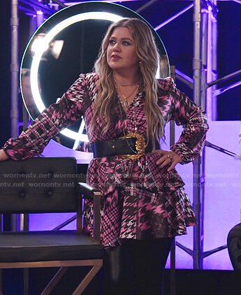 Kelly’s pink houndstooth ruffle mini dress on The Voice