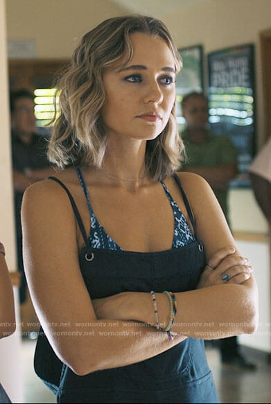 Lennon/Alison’s navy short overalls on I Know What You Did Last Summer