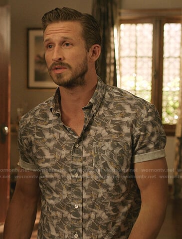 Liam’s grey pelican print shirt on Dynasty