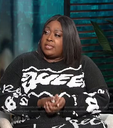 Loni’s black queen print sweater dress on E! News Daily Pop