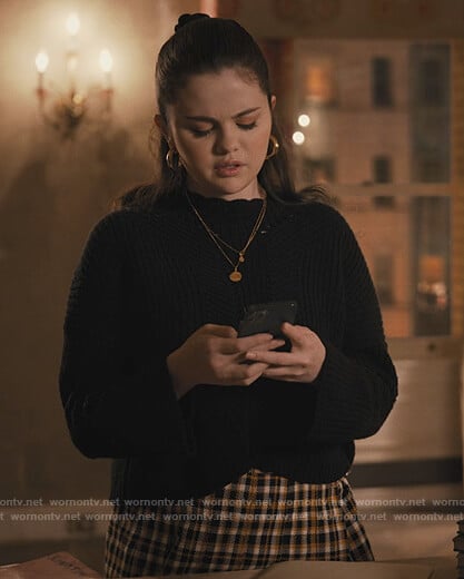 Mabel’s yellow plaid skirt on Only Murders in the Building
