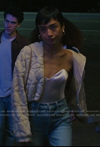 Margot’s peace sign fur jacket on I Know What You Did Last Summer