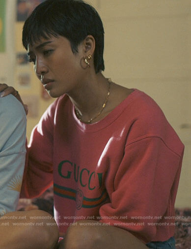 Margot’s pink Gucci sweatshirt on I Know What You Did Last Summer