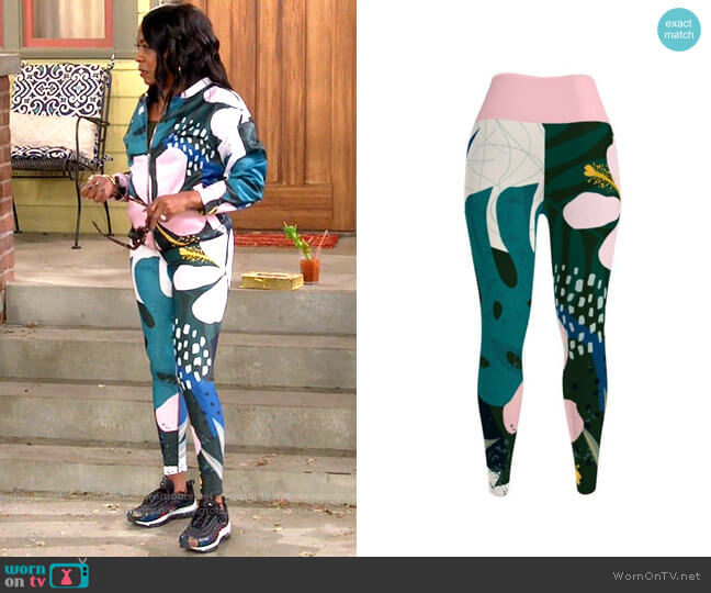 Kalimeris Yoga Leggings from Simi Sienna worn by Tina Butler (Tichina Arnold) on The Neighborhood