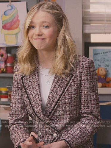Stacey’s pink tweed blazer on The Baby-Sitters Club