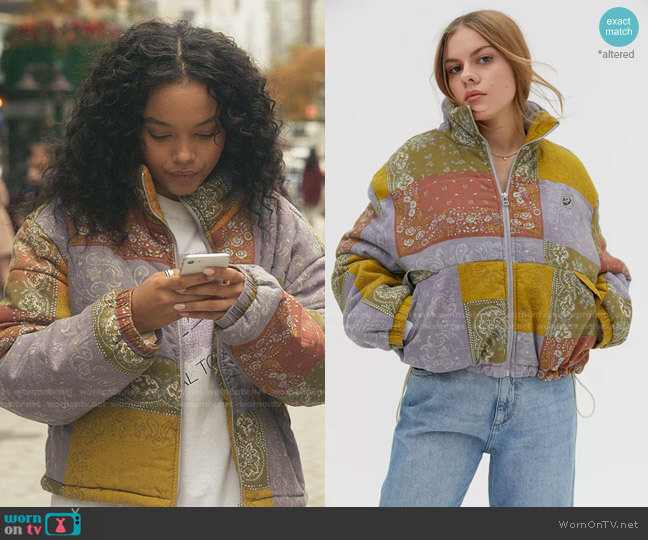 BDG Ash Printed Linen Puffer Jacket worn by Zoya Lott (Whitney Peak) on Gossip Girl