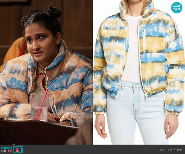 BP Zip Puffer Jacket in Yellow Blue Horizon Print worn by Bela Malhotra (Amrit Kaur) on The Sex Lives of College Girls