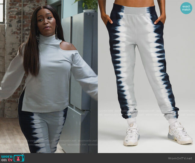 Lululemon LA Extreme Low Rise Jogger worn by Brianna (Eve) on Queens